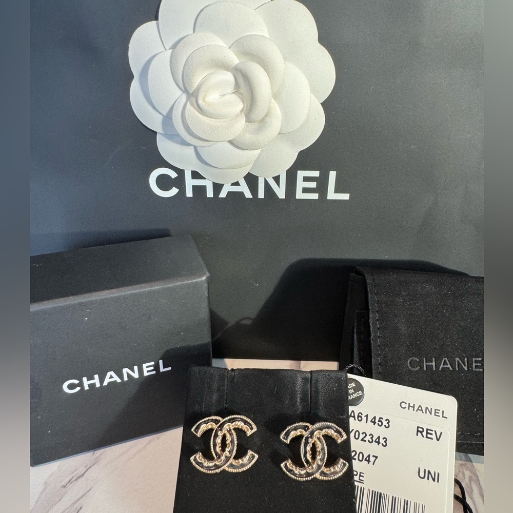 Chanel Earrings - Picture 4 of 12